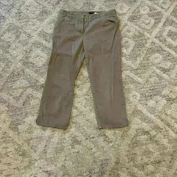 J. Crew Capris Khaki Pants Size 6 Classic Fit - Picture 2 of 4
